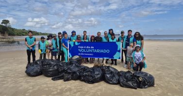 Praia de Barcarena recebe mutirão de limpeza, cuidado e conservação de grupo de voluntários